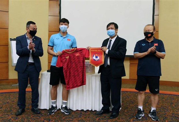 Ambassador encourages national men’s football squad ahead of World Cup qualifiers